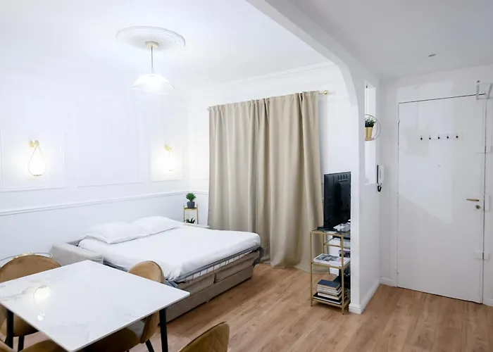 Entire Apartment Central Paris, 3Rd Floor With Elevator